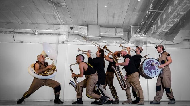 Formación de Gata Brass Band que están ilusionados con su nuevo disco que se presenta el día 15 en la Sala Berlín Social Club de la capital.