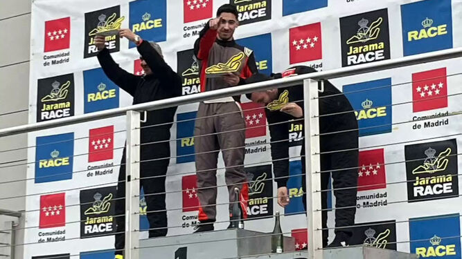 El piloto almeriense subido al podio en el circuito del Jarama este pasado sábado.