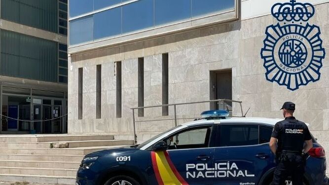 Imagen de archivo de un policía nacional en Melilla.