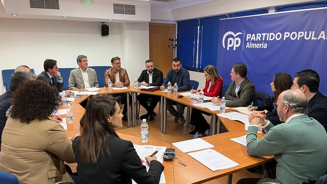 Reunión de la AUGC y el SUP en la sede del PP de Almería.