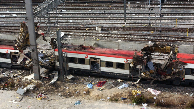 Un tren reventado en la masacre yihadista del 11-M en Madrid.