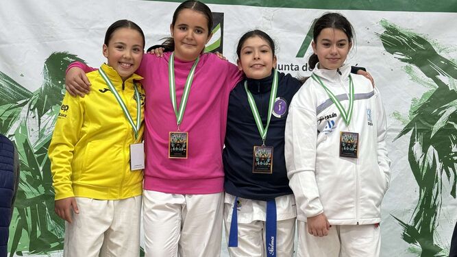 Deportistas de la Escuela de Karate Sempai que acudieron al Campeonato de Andalucía.