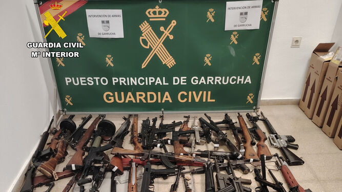 Armas intervenidas por la Guardia Civil.