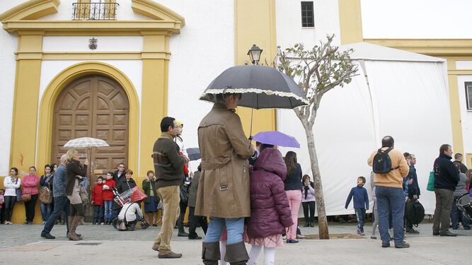 Lluvia durante la Semana Santa de Almería hace unos años.