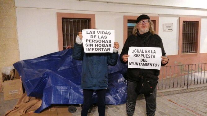 Una imagen de Cristina durante las protestas a las puertas del albergue municipal de Cádiz.