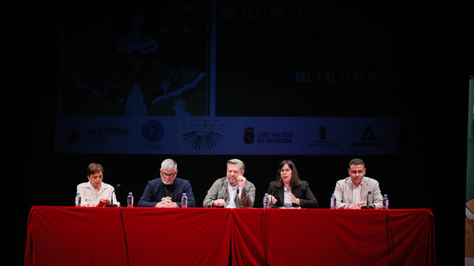 María del Mar Ruiz, Diego Ruiz, Diego Cruz, Almudena Morales y Daniel Salcedo en el Teatro Apolo.