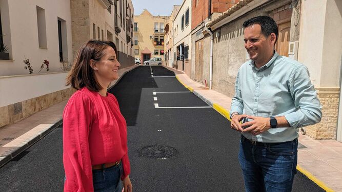 La alcaldesa, María del Mar Alfonso y el concejal de obras, Esteban Carrión, han supervisado los trabajos.