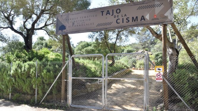 Acceso al Parque Temático y Botánico en El Tajo de la Cisma.
