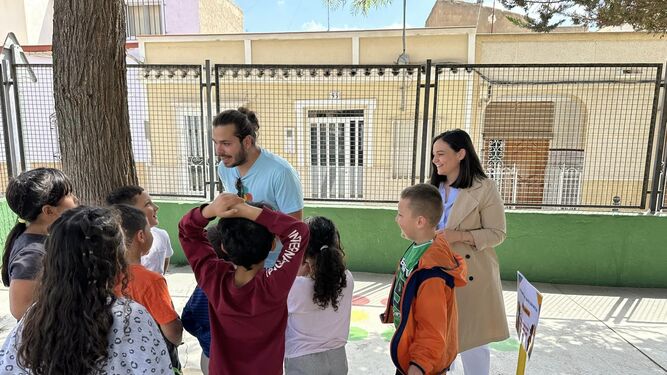La concejala de Juventud y Educación, Juani Egea, ha visitado los centros educativos.