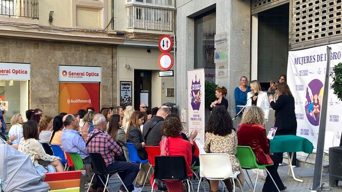 Una de las miles de lecturas que se hicieron en Cádiz en la Feria del Libro